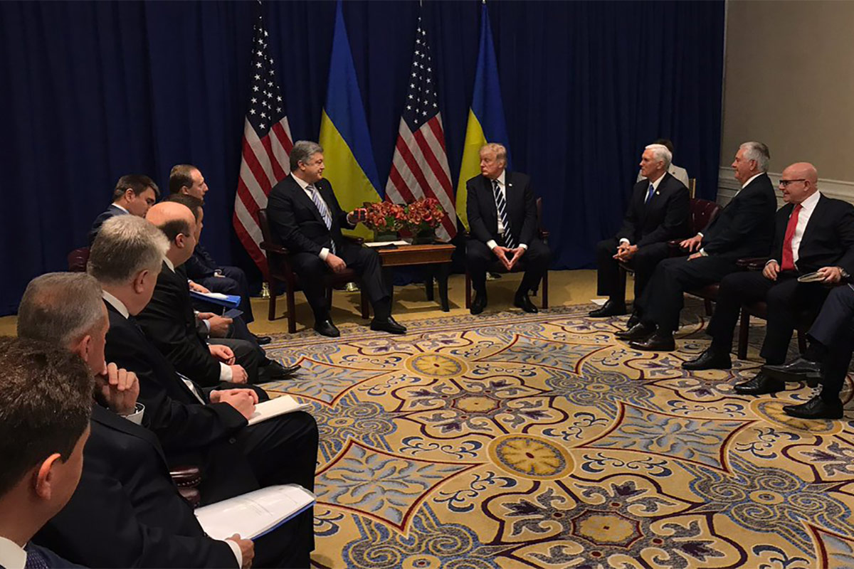 Петр Порошенко и Дональд Трамп во время встречи / Источник: twitter.com/UnianInfo