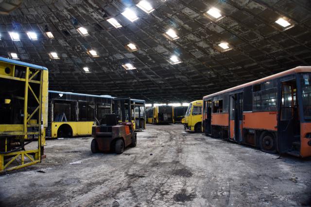 Как выглядит "кладбище" автобусов в Киеве: фоторепортаж фото