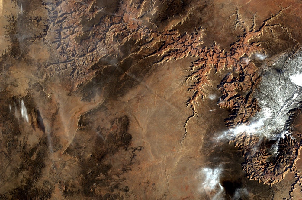 Большой каньон рассекает ландшафт как огромный шрам