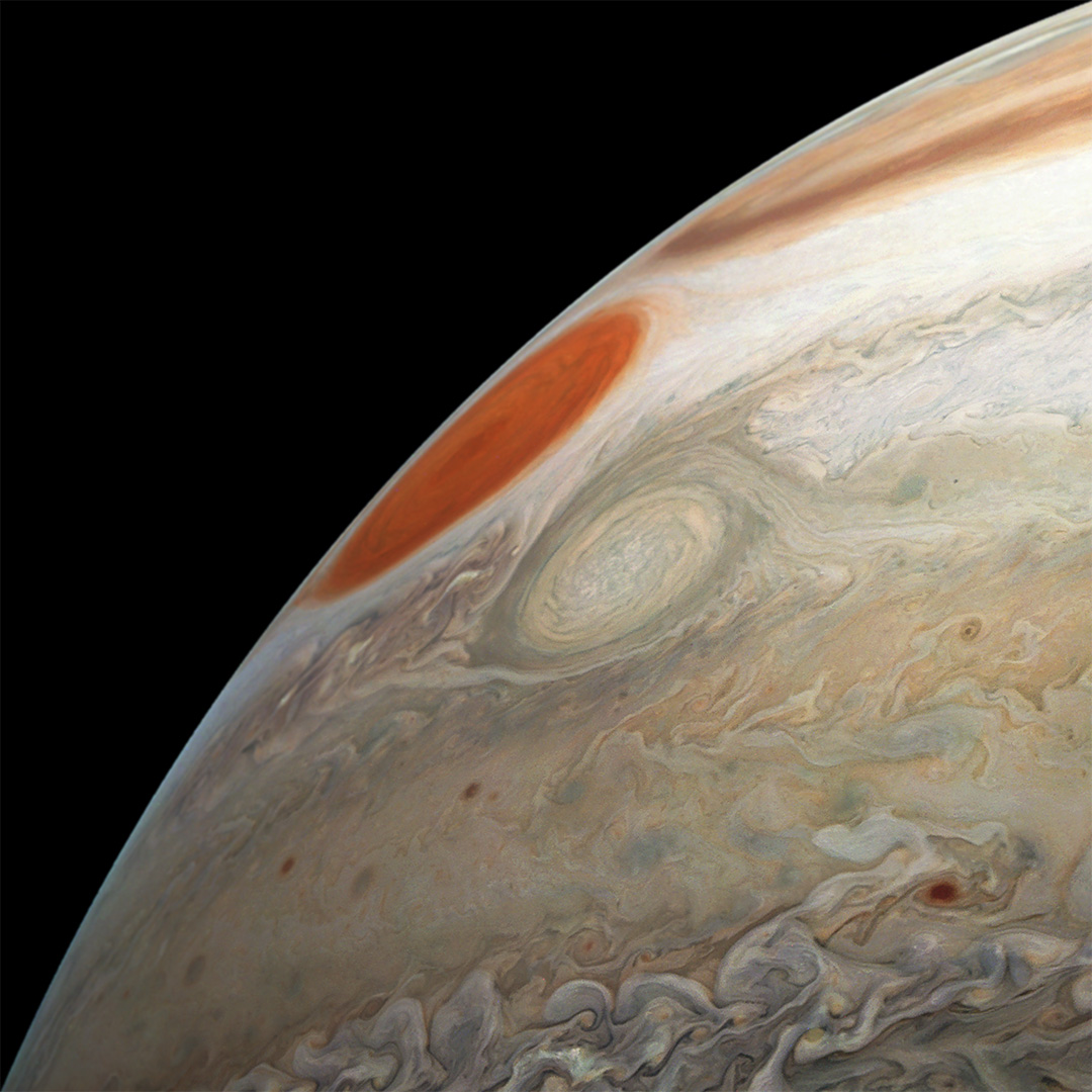 Зонд Juno сфотографировал ураганы Great Red Spot и Oval BA / NASA