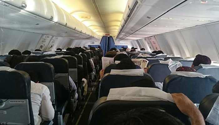 Пассажира самолета сняли с рейса из-за молитв об авиакатастрофе – фото фото